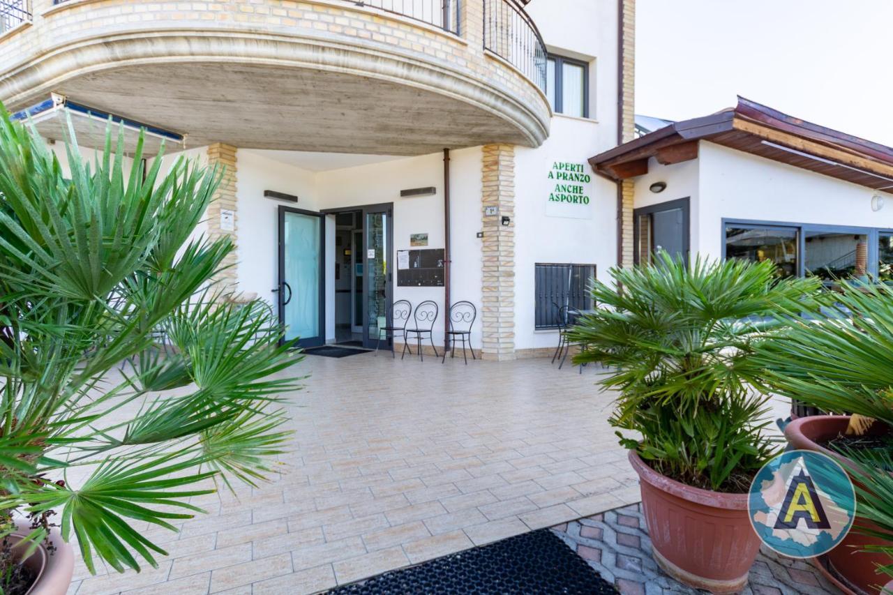 Hotel Isola Felice Silvi Paese Exterior foto